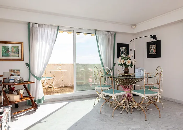 Victoria Sole & Mare